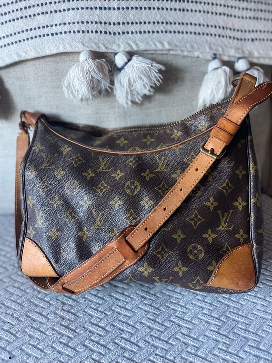 Louis Vuitton Handbags - Louis Vuitton Monogram Canvas Shoulder Bag with Natural Leather Trim